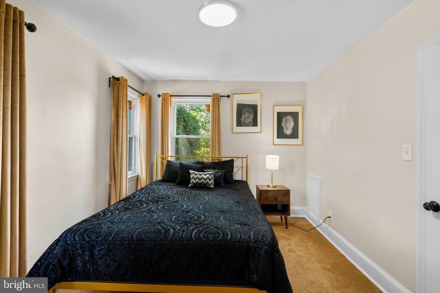 301 Denison St Property Photo 3