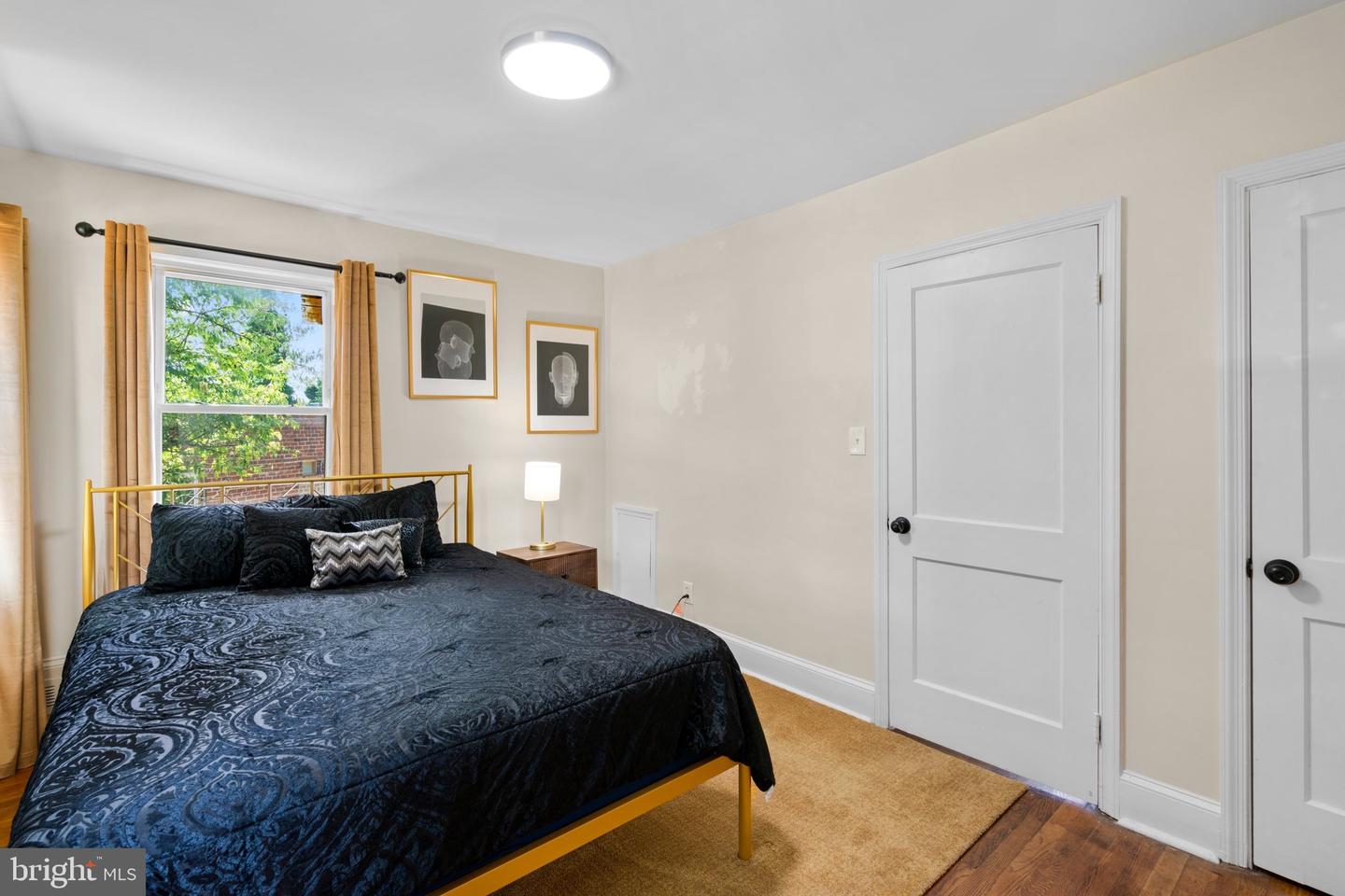 301 Denison St Property Photo 4
