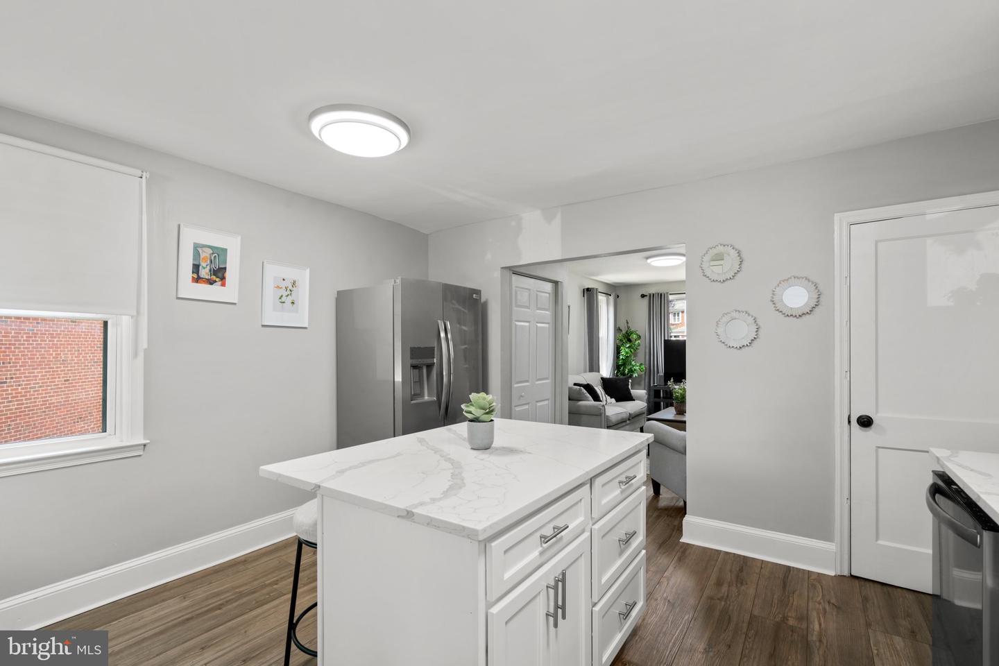 301 Denison St Property Photo 6