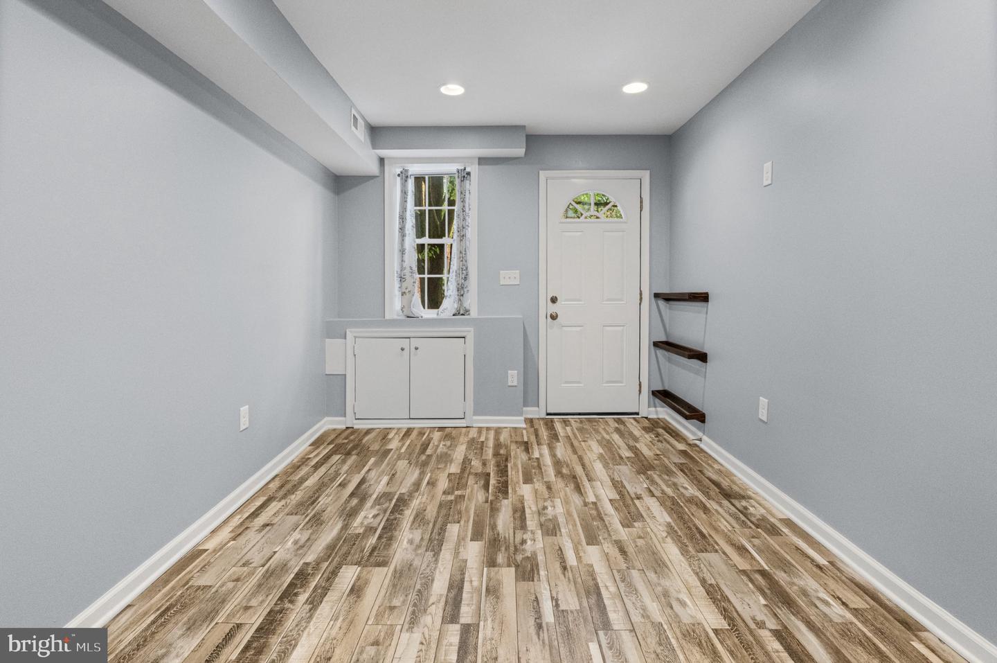 405 E Cross Property Photo 2