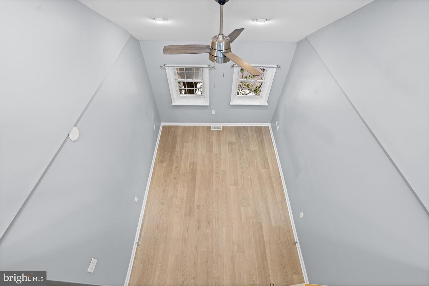 405 E Cross Property Photo 17