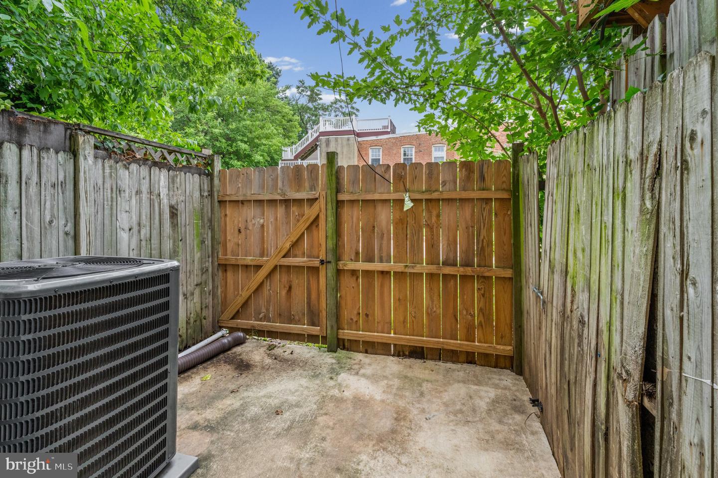 405 E Cross Property Photo 23