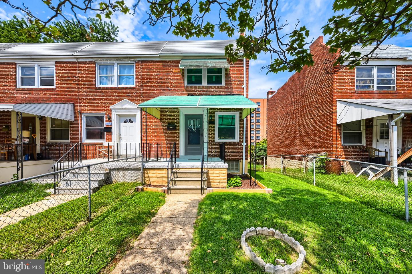 1214 Anglesea St Property Photo 4