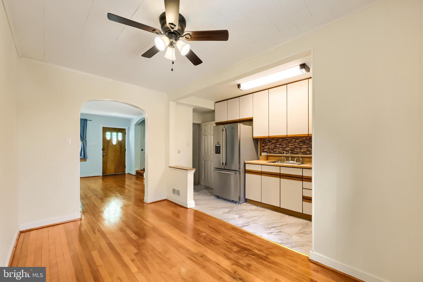 1214 Anglesea St Property Photo 9