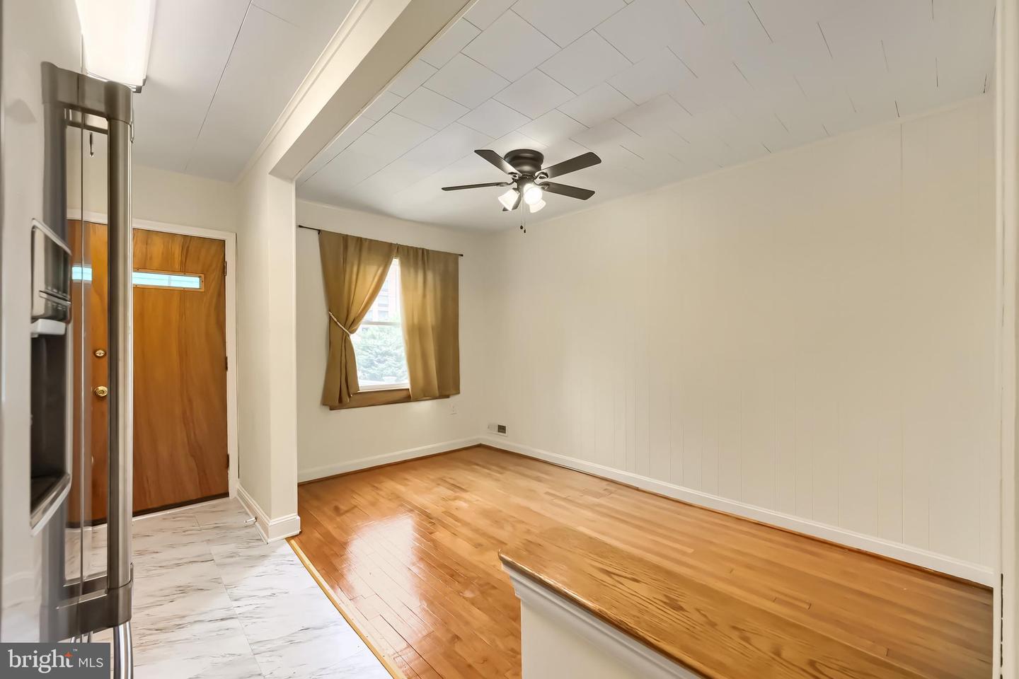 1214 Anglesea St Property Photo 10