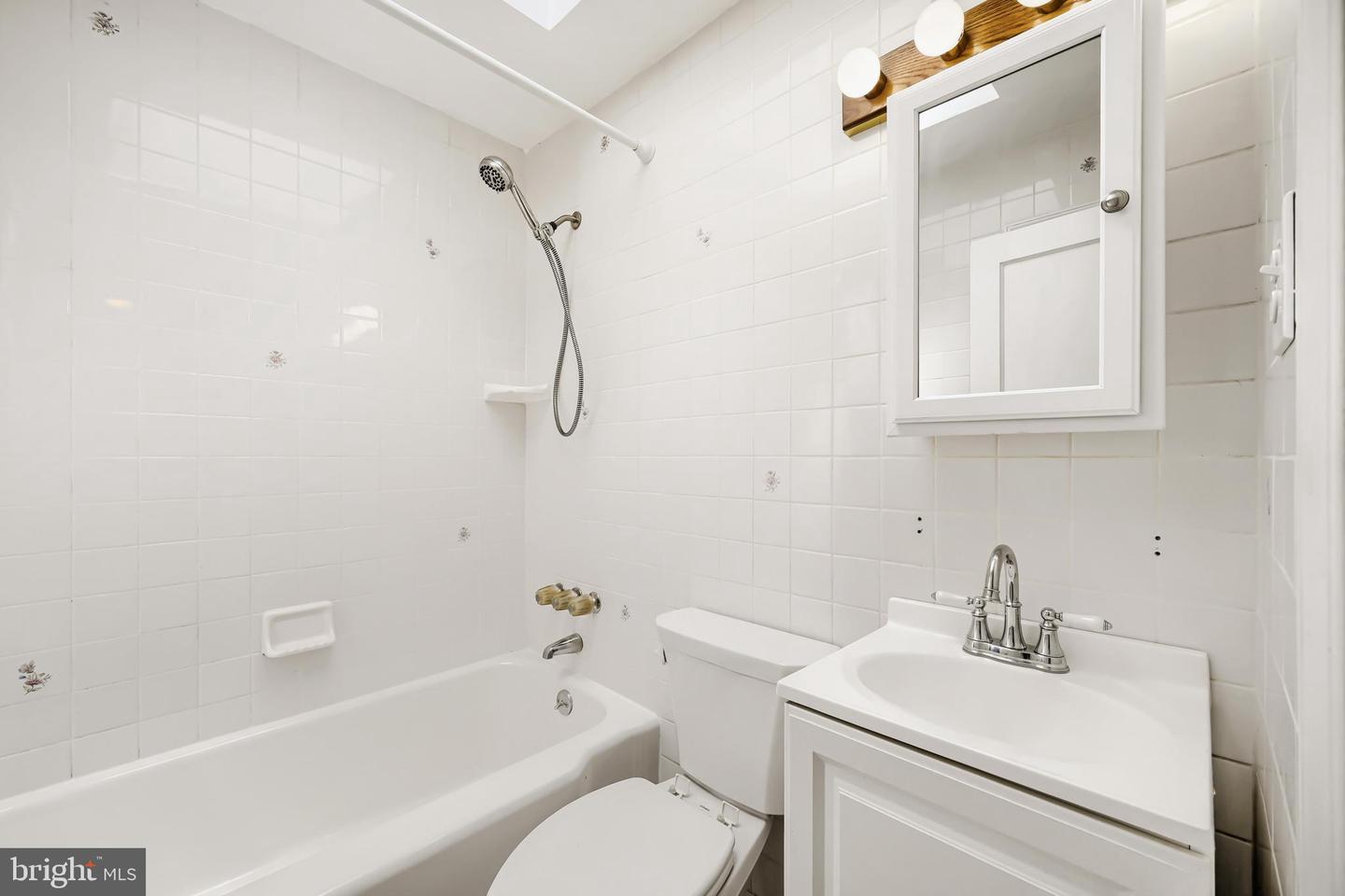 1214 Anglesea St Property Photo 18