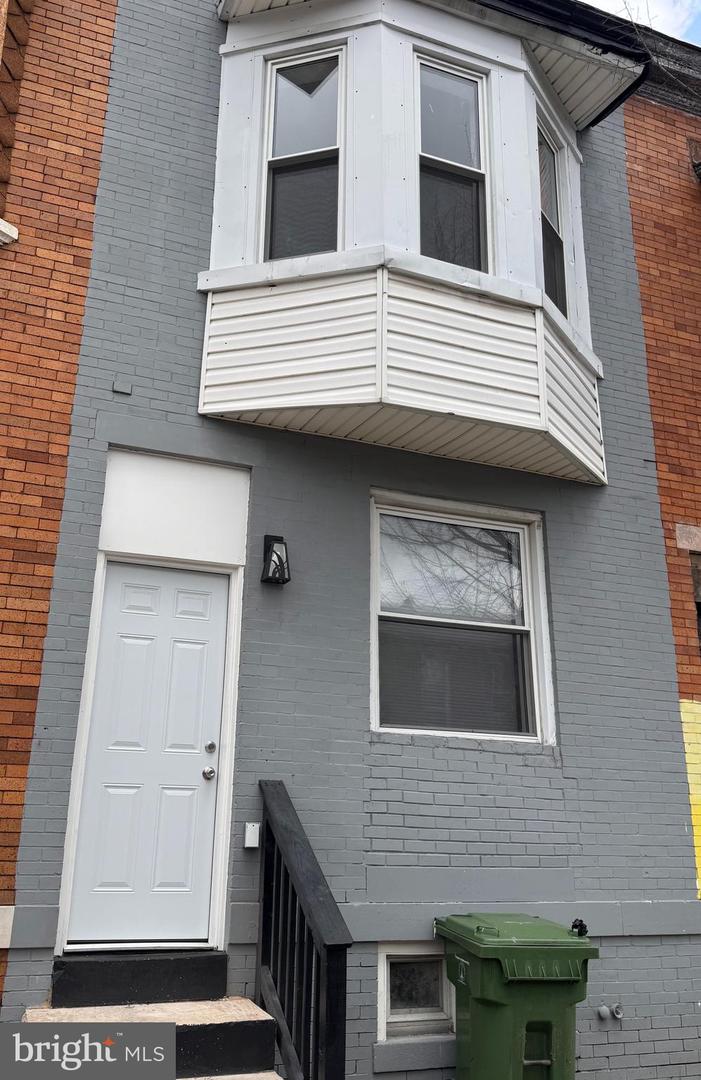 2606 W FAIRMOUNT AVE Property Photo 1