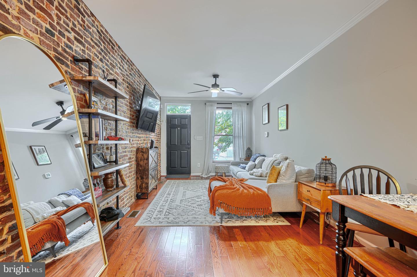 827 S Montford Ave Property Photo 10