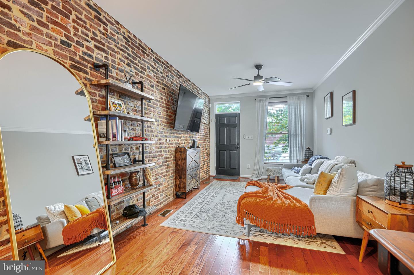 827 S Montford Ave Property Photo 11