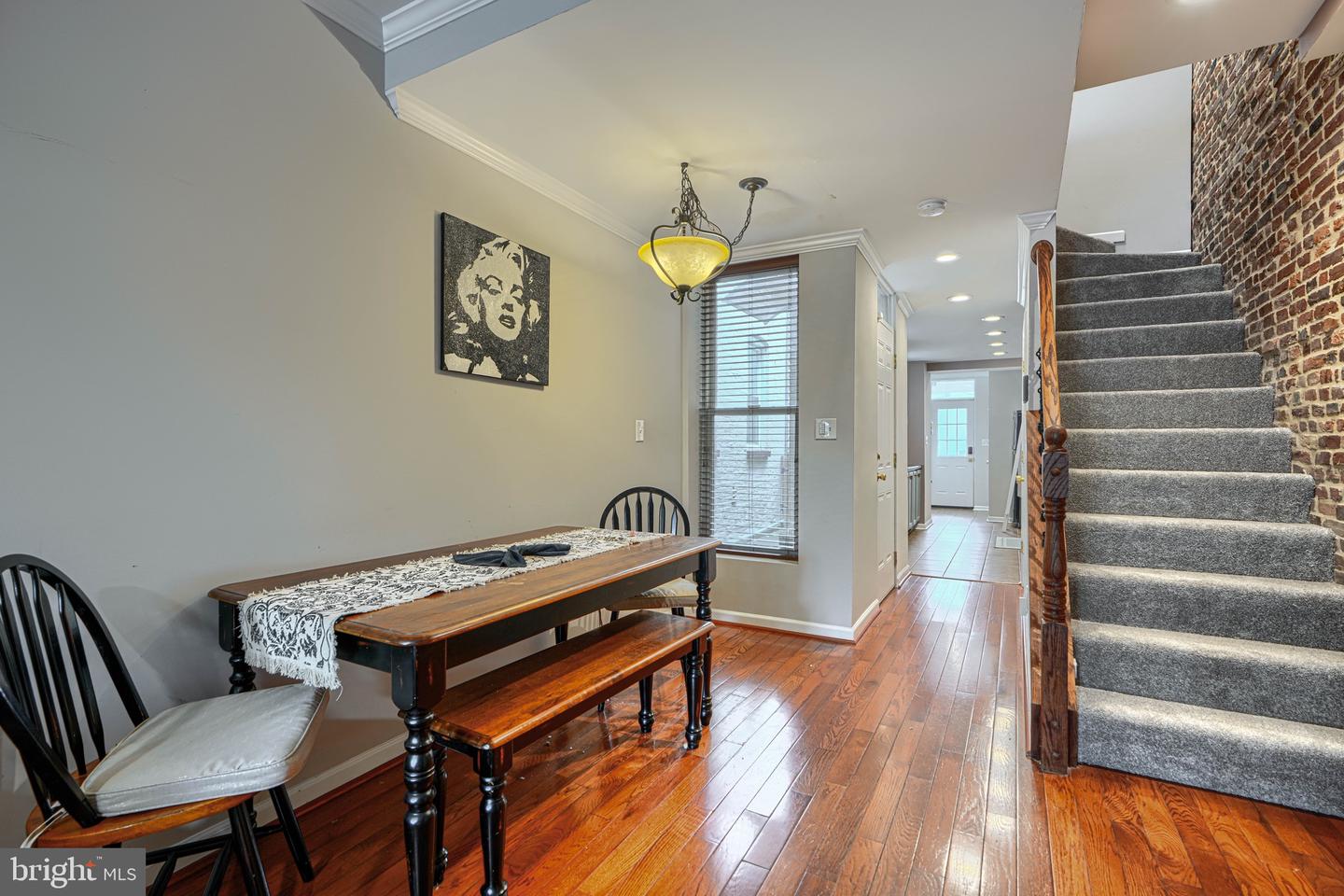 827 S Montford Ave Property Photo 16