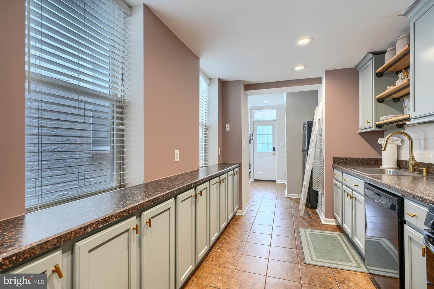 827 S Montford Ave Property Photo 19