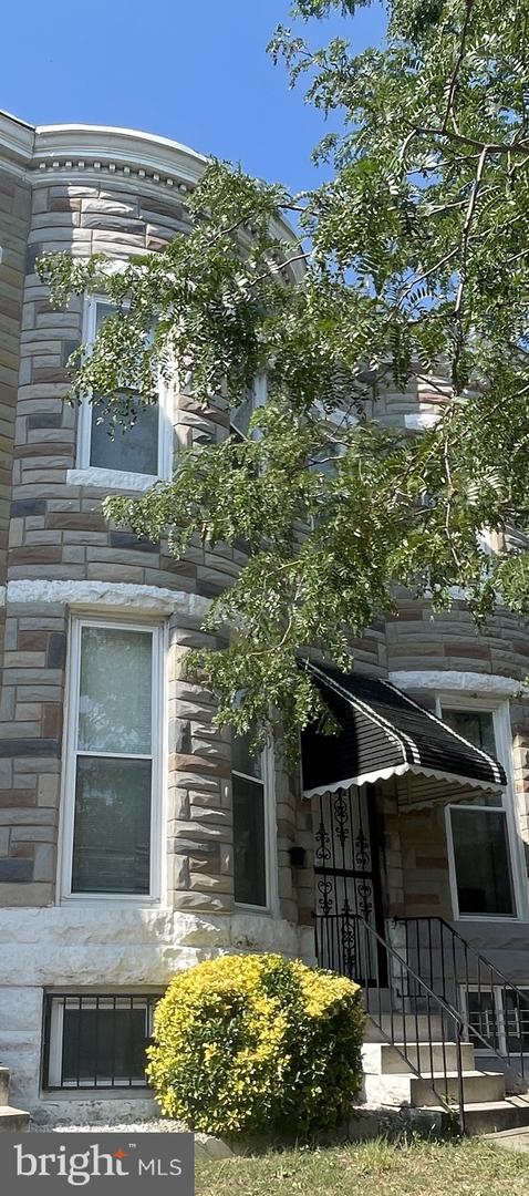 1904 W LEXINGTON ST Property Photo 1