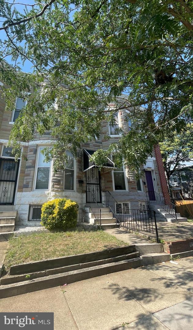 1904 W Lexington St Property Photo 3