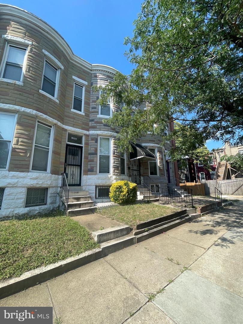1904 W Lexington St Property Photo 4