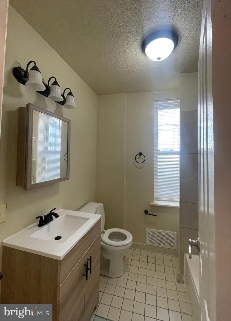 1904 W Lexington St Property Photo 11