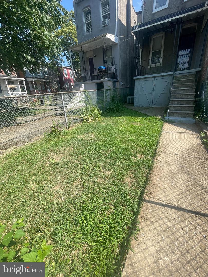 1904 W Lexington St Property Photo 17