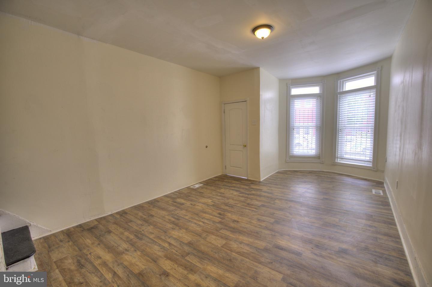 2540 Greenmount Ave Property Photo 2