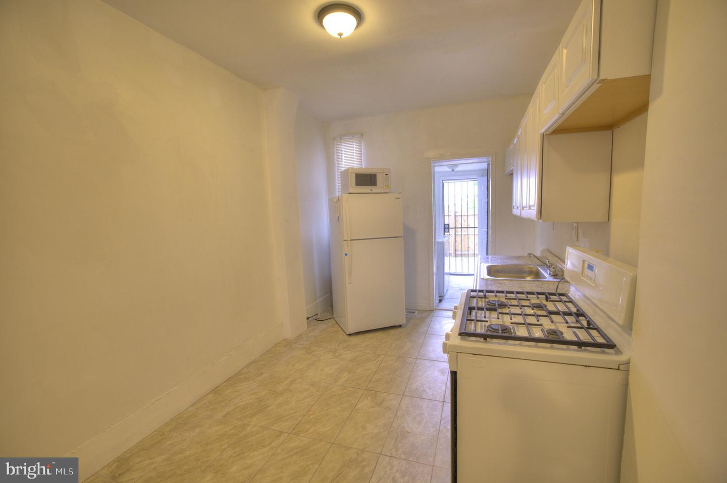 2540 Greenmount Ave Property Photo 5