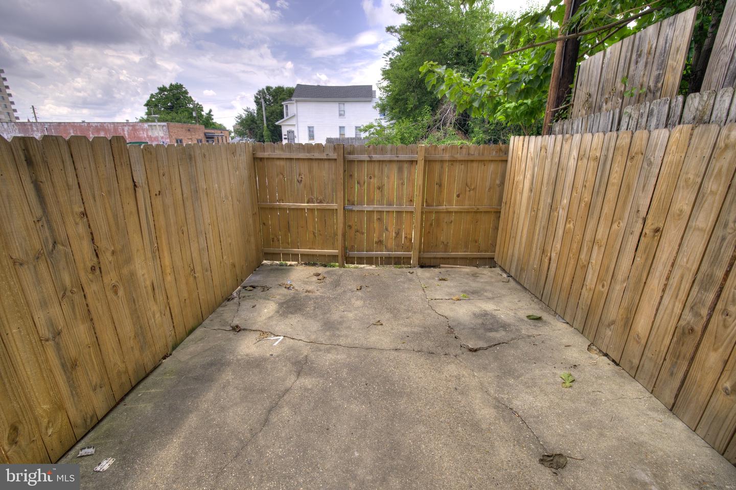 2540 Greenmount Ave Property Photo 7