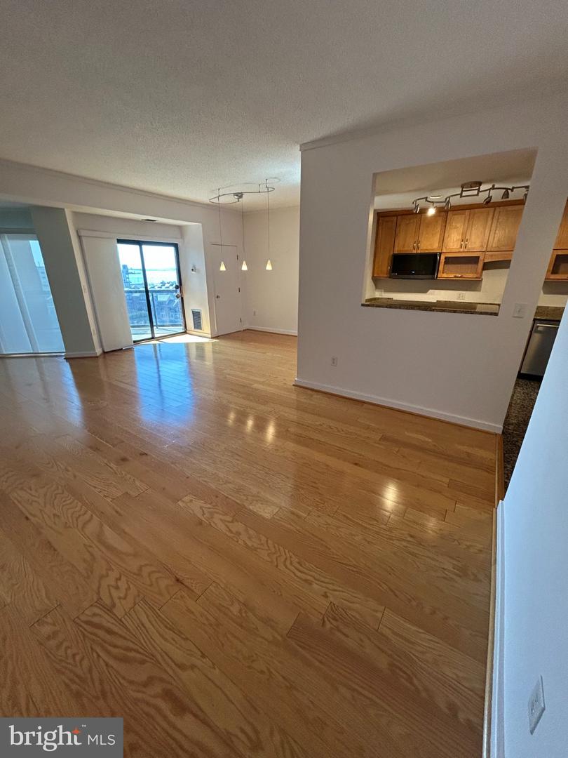 2515 Boston St #907 Property Photo 6