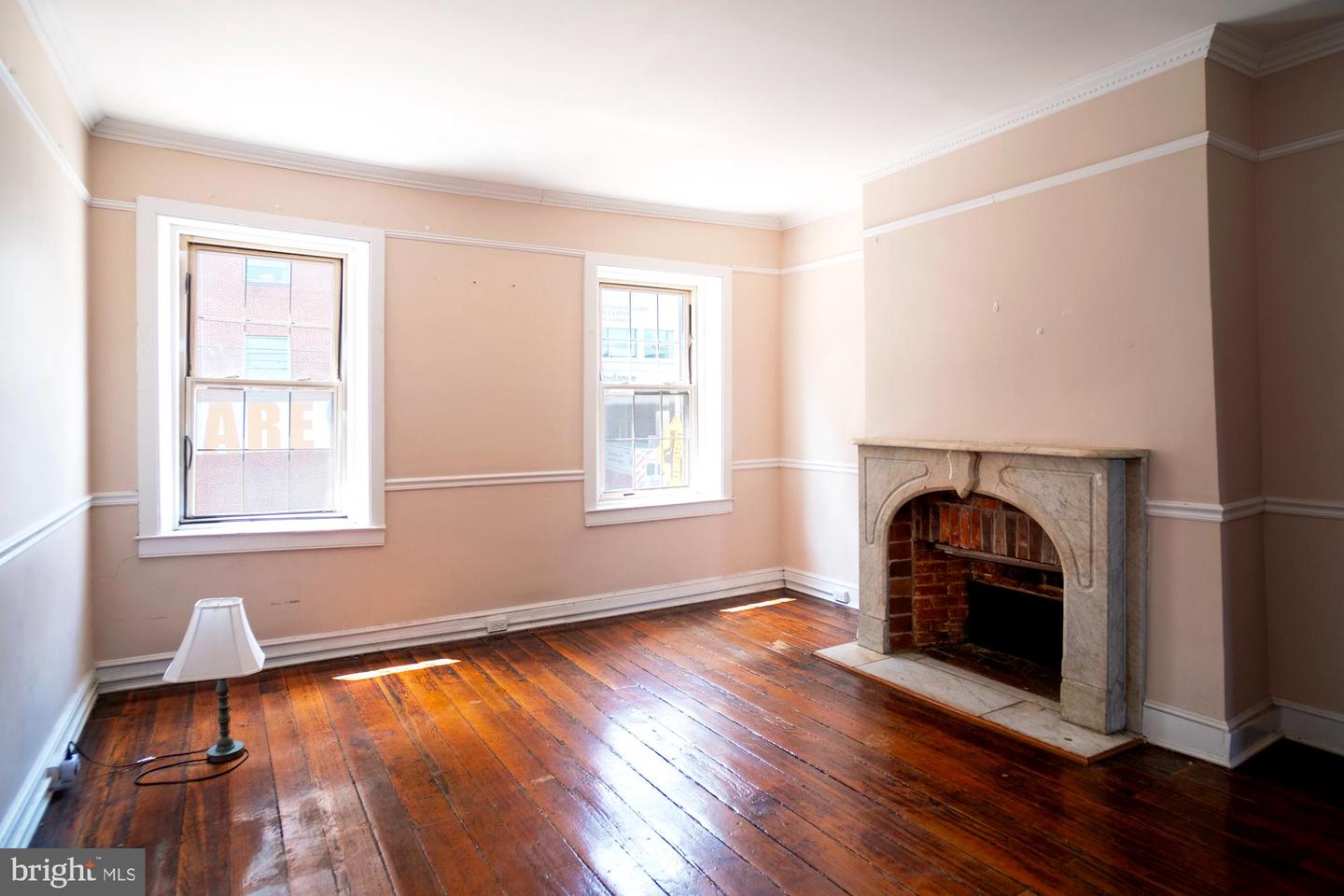 869 N Howard St Property Photo 11