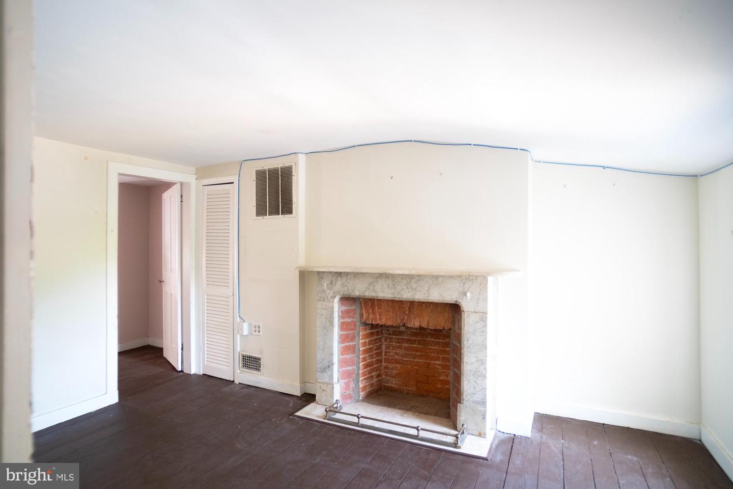 869 N Howard St Property Photo 16