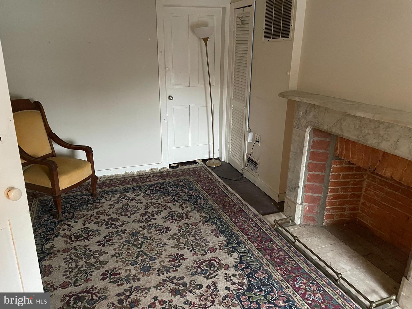 869 N Howard St Property Photo 18