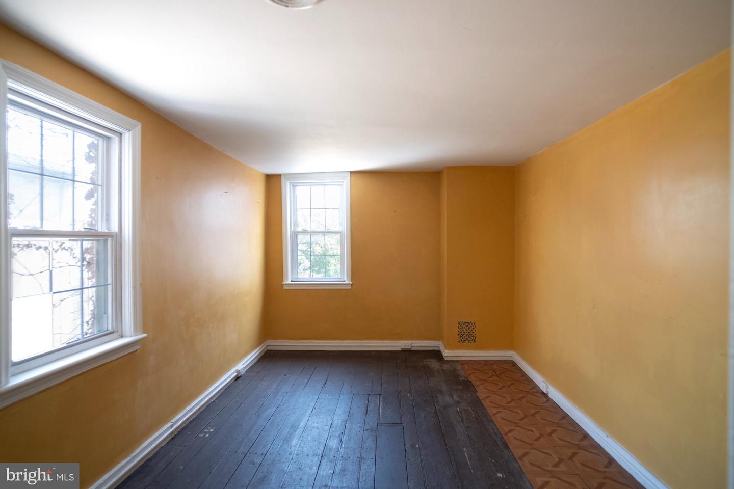 869 N Howard St Property Photo 21