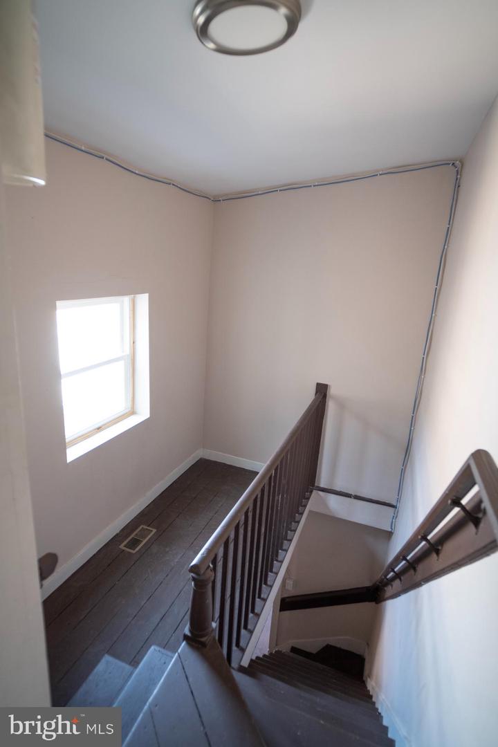 869 N Howard St Property Photo 23
