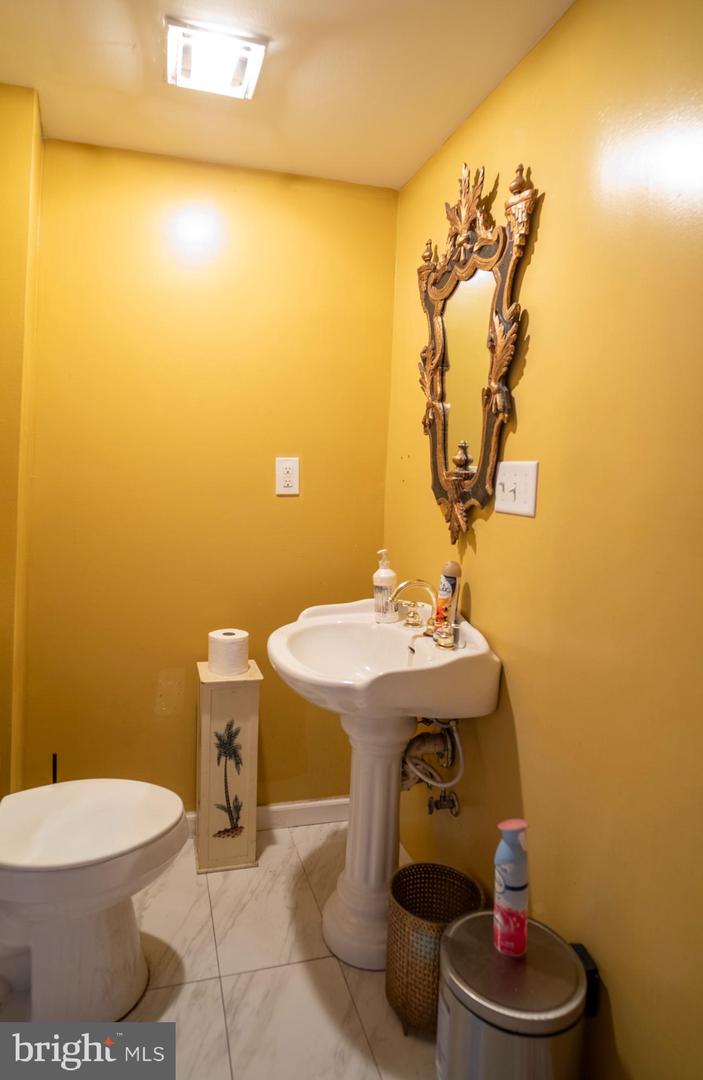 869 N Howard St Property Photo 24