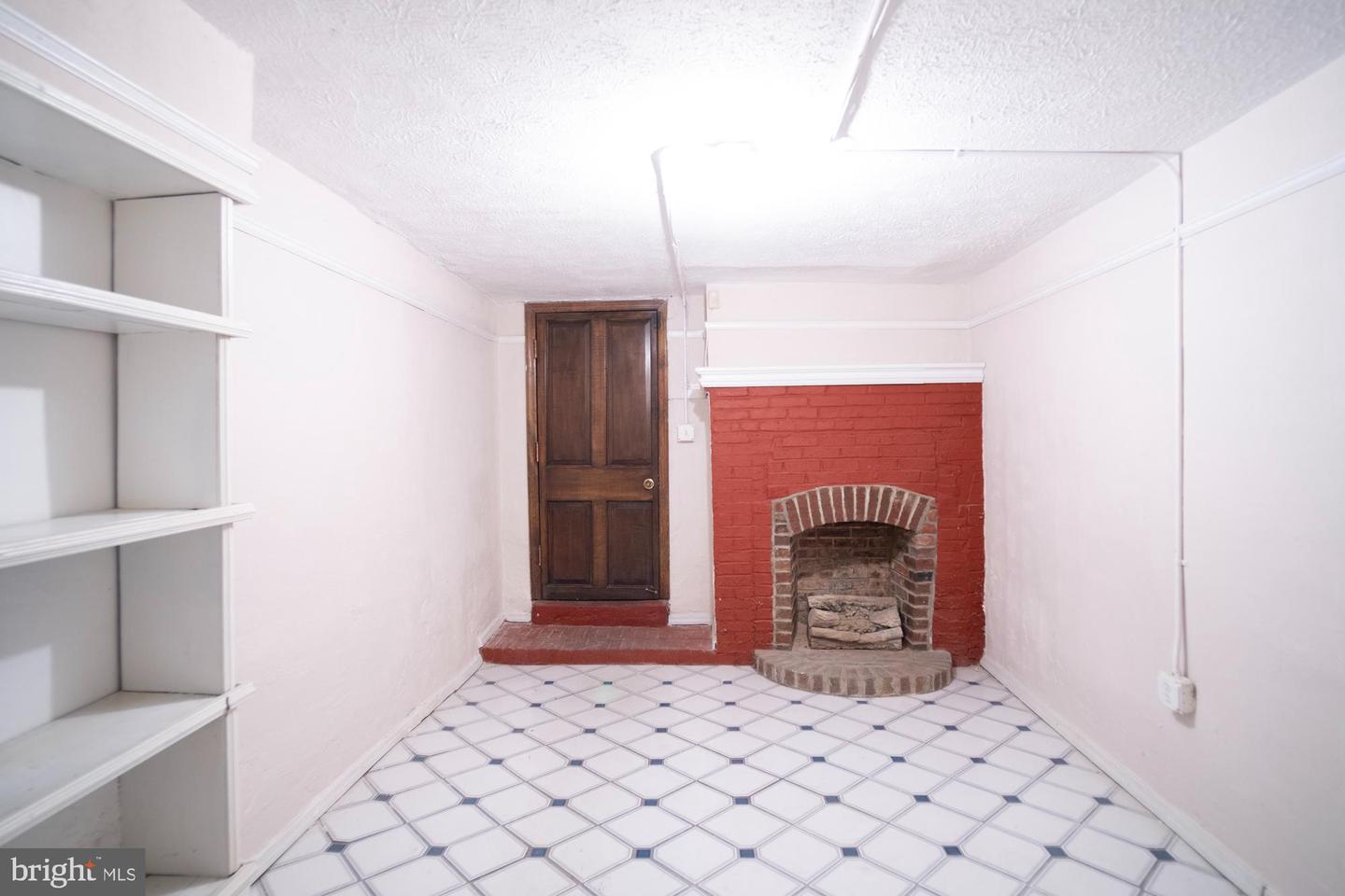 869 N Howard St Property Photo 28