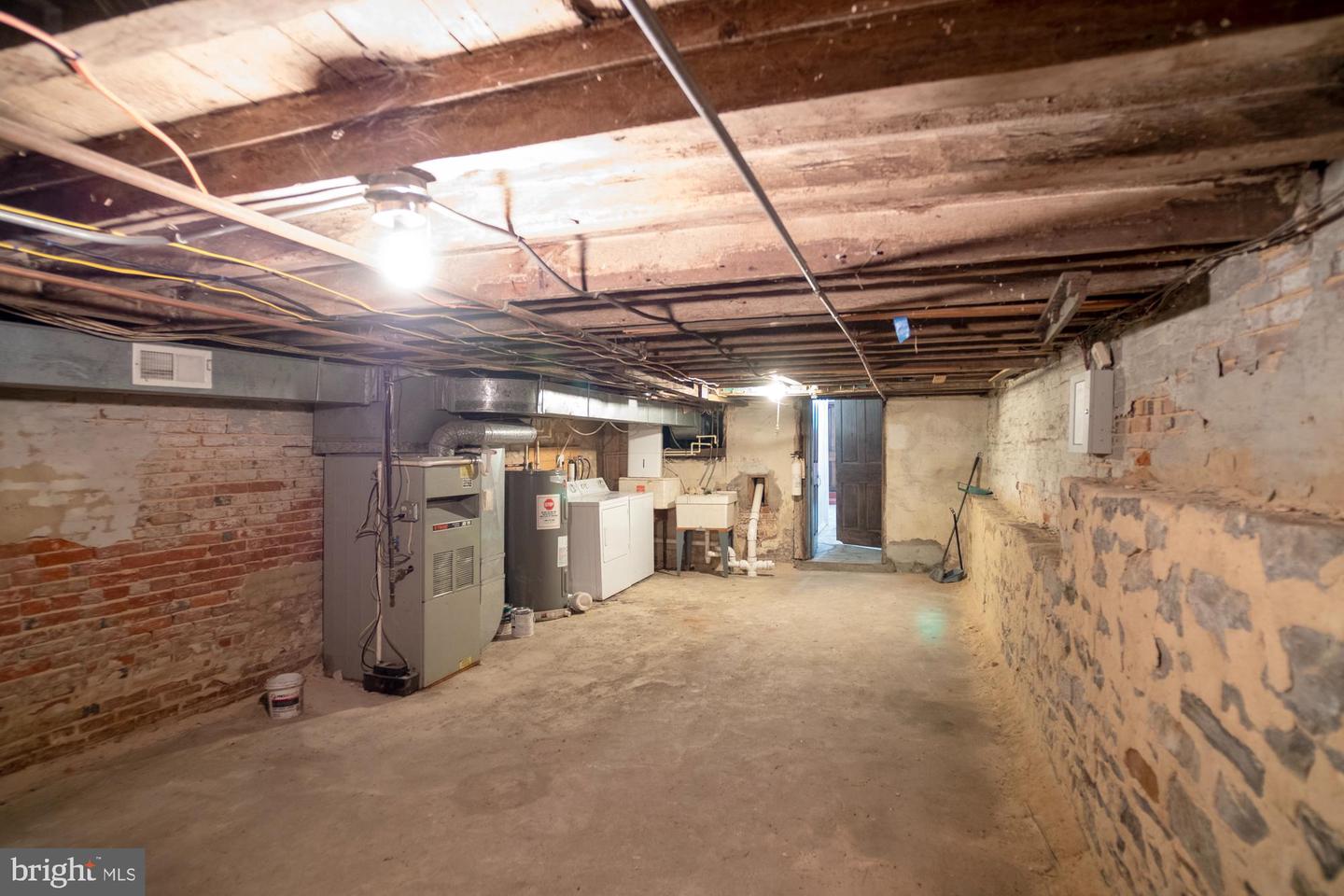 869 N Howard St Property Photo 30
