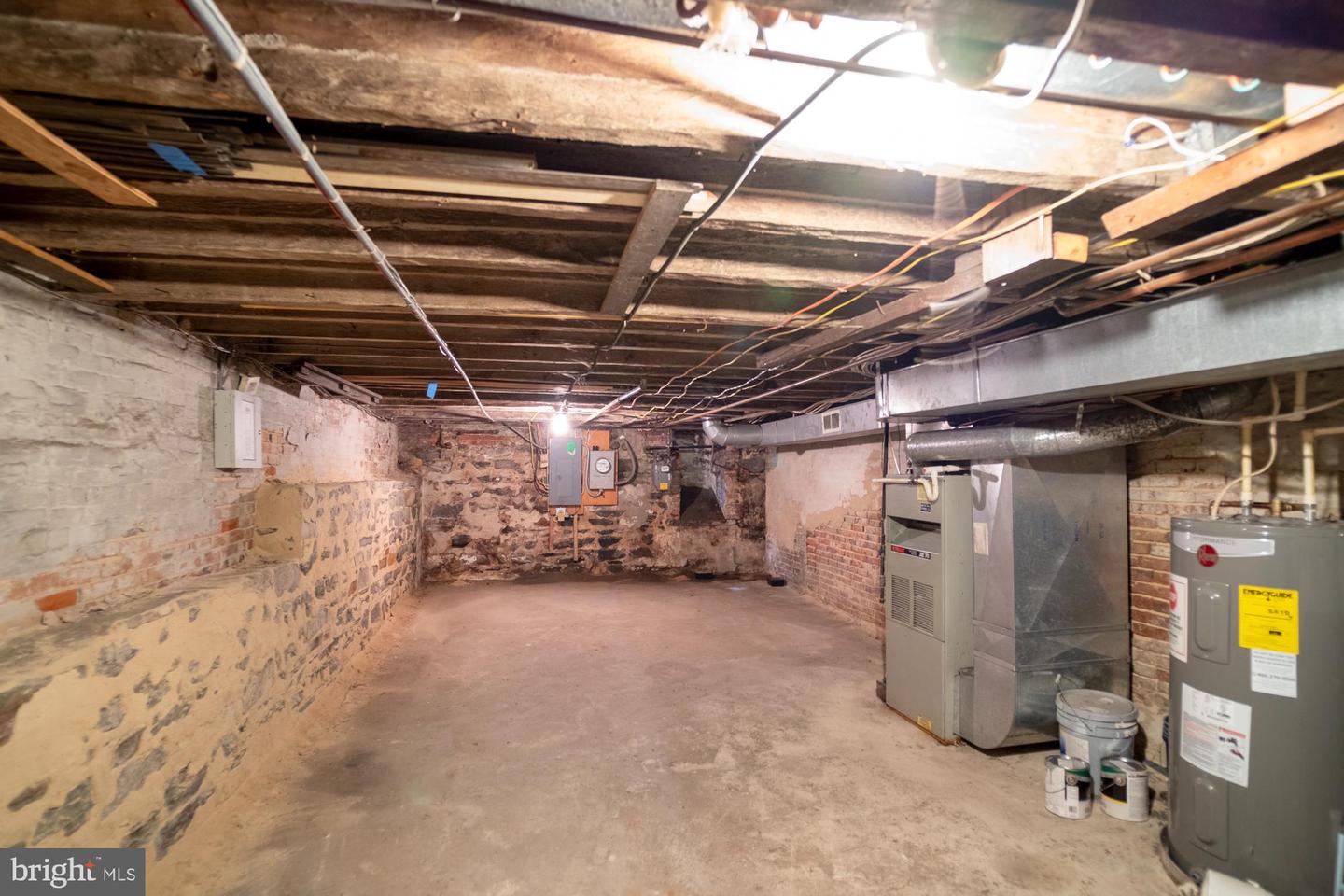 869 N Howard St Property Photo 34