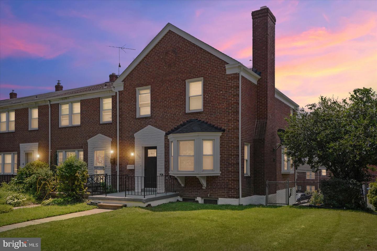 1635 Woodbourne Avenue Property Photo 1