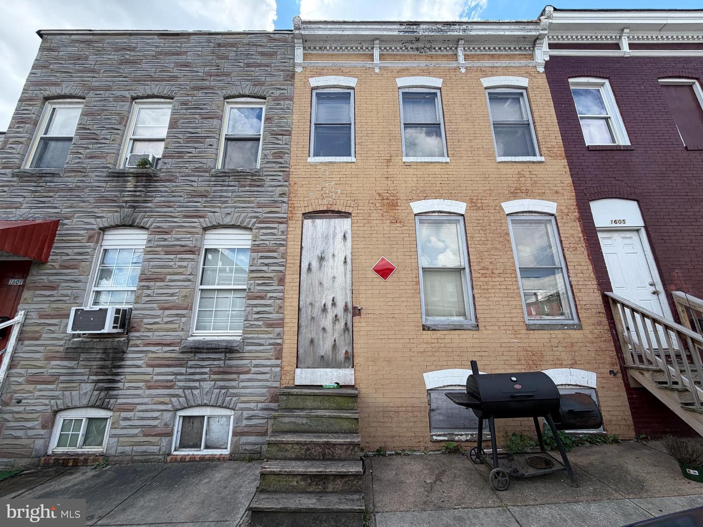 1607 ELMTREE ST Property Photo 1