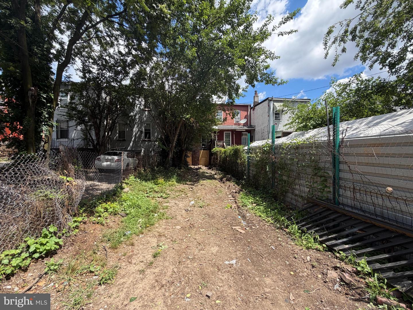 1607 Elmtree St Property Photo 4