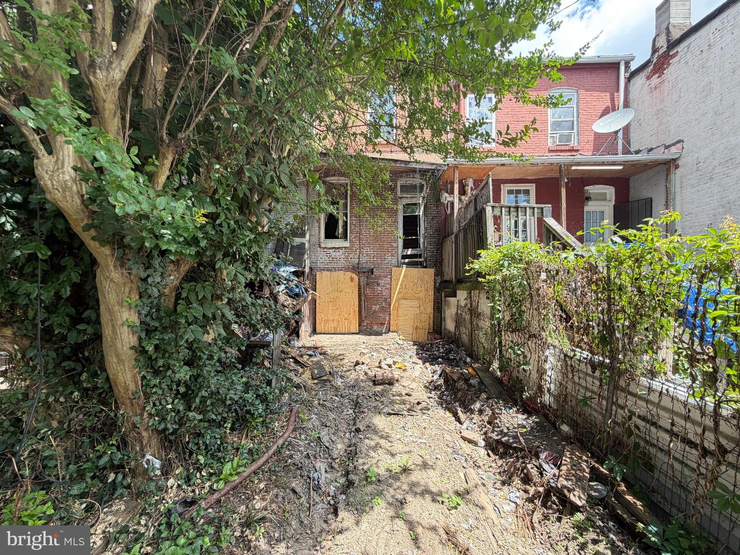 1607 Elmtree St Property Photo 5