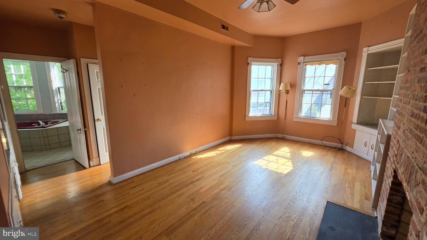 845 Park Ave Property Photo 24