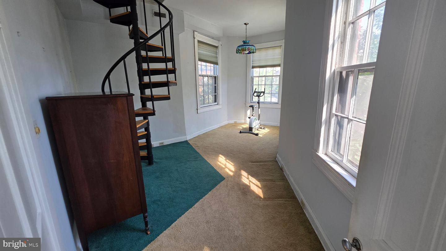 845 Park Ave Property Photo 30