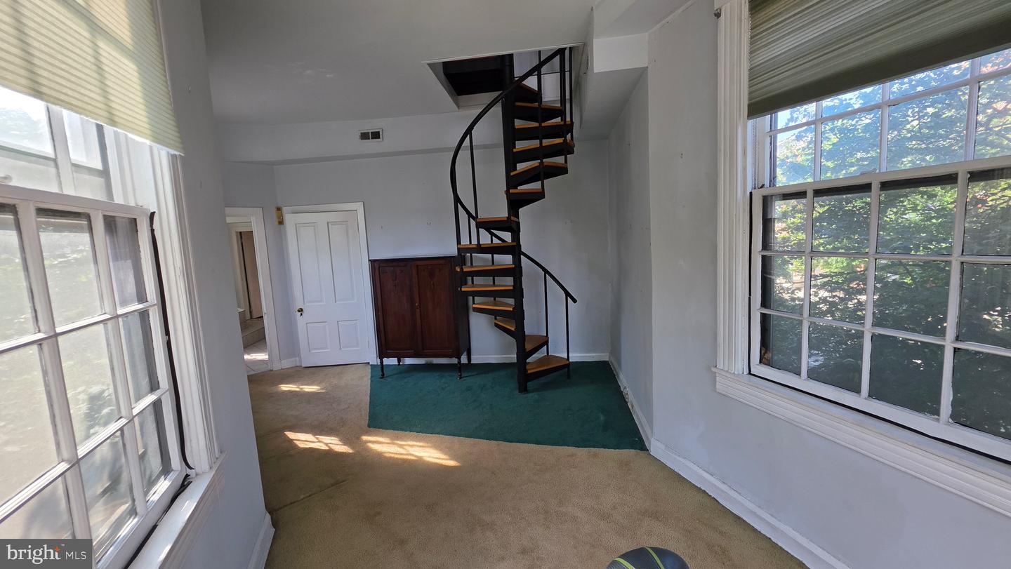 845 Park Ave Property Photo 31