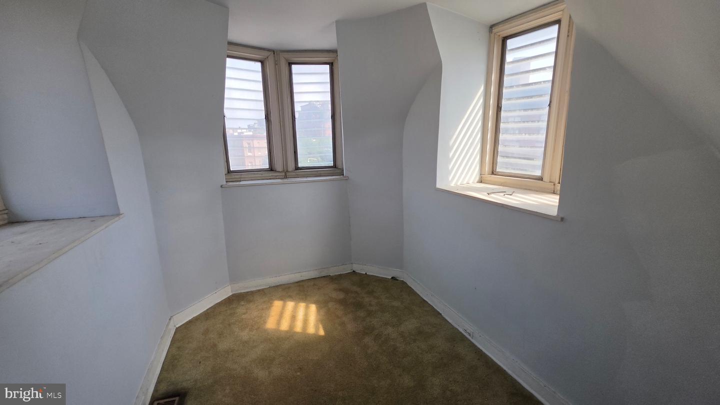 845 Park Ave Property Photo 33