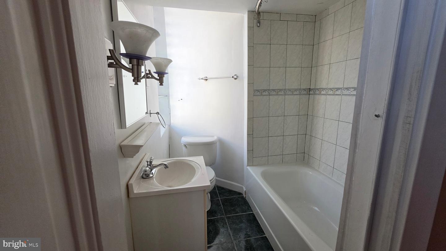 845 Park Ave Property Photo 43