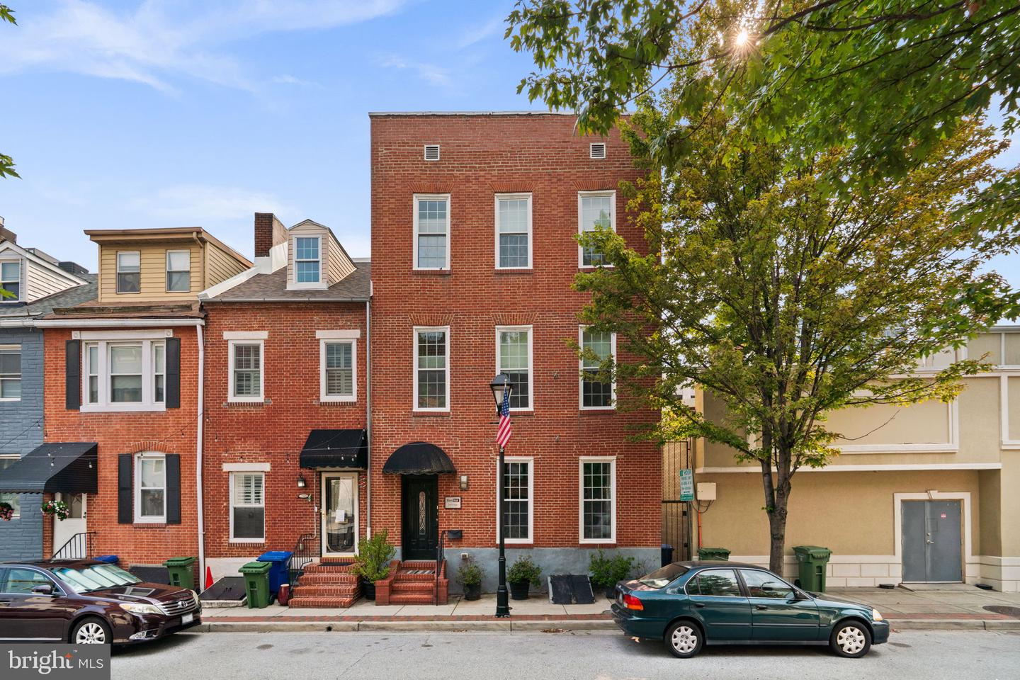210 S HIGH ST