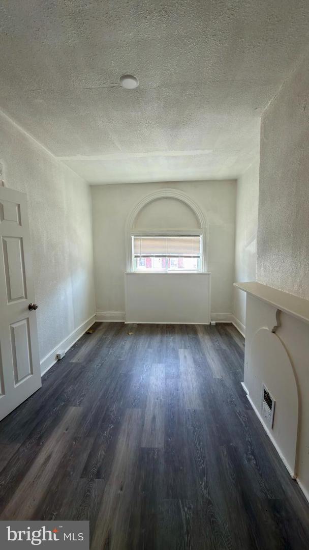2124 Hollins St Property Photo 7