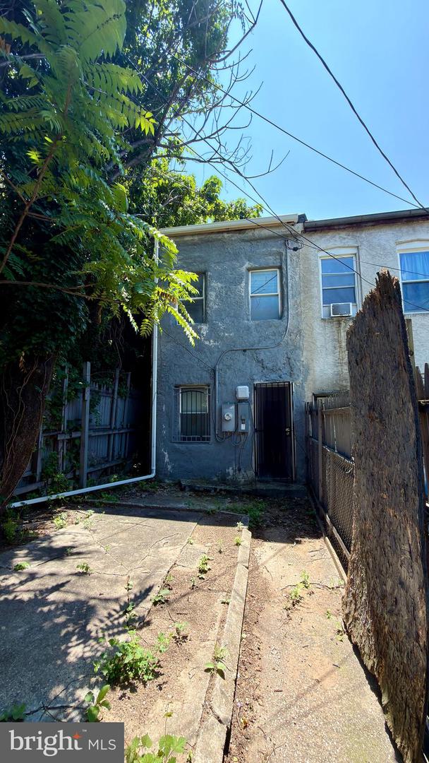 2124 Hollins St Property Photo 16