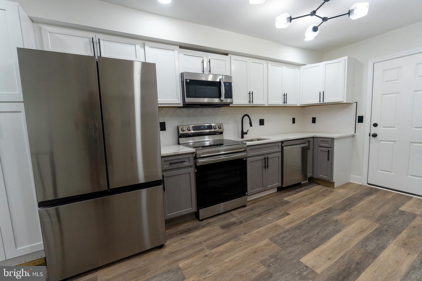 302 Gilmor St Property Photo 7