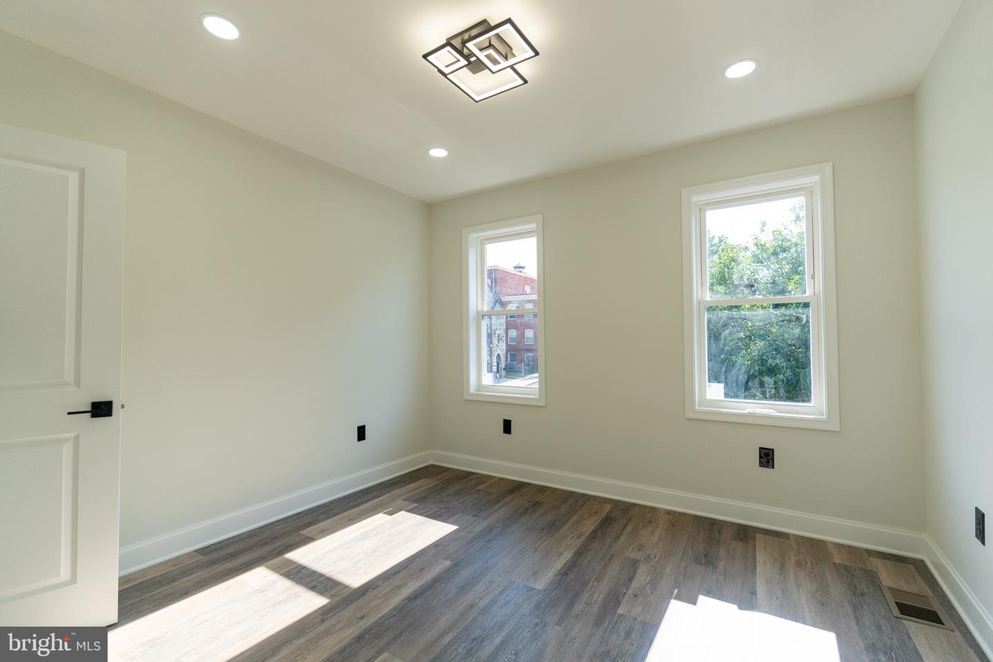 302 Gilmor St Property Photo 10
