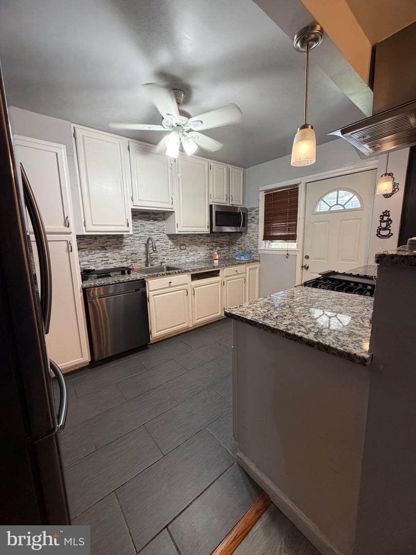 5929 Falkirk Rd Property Photo 3