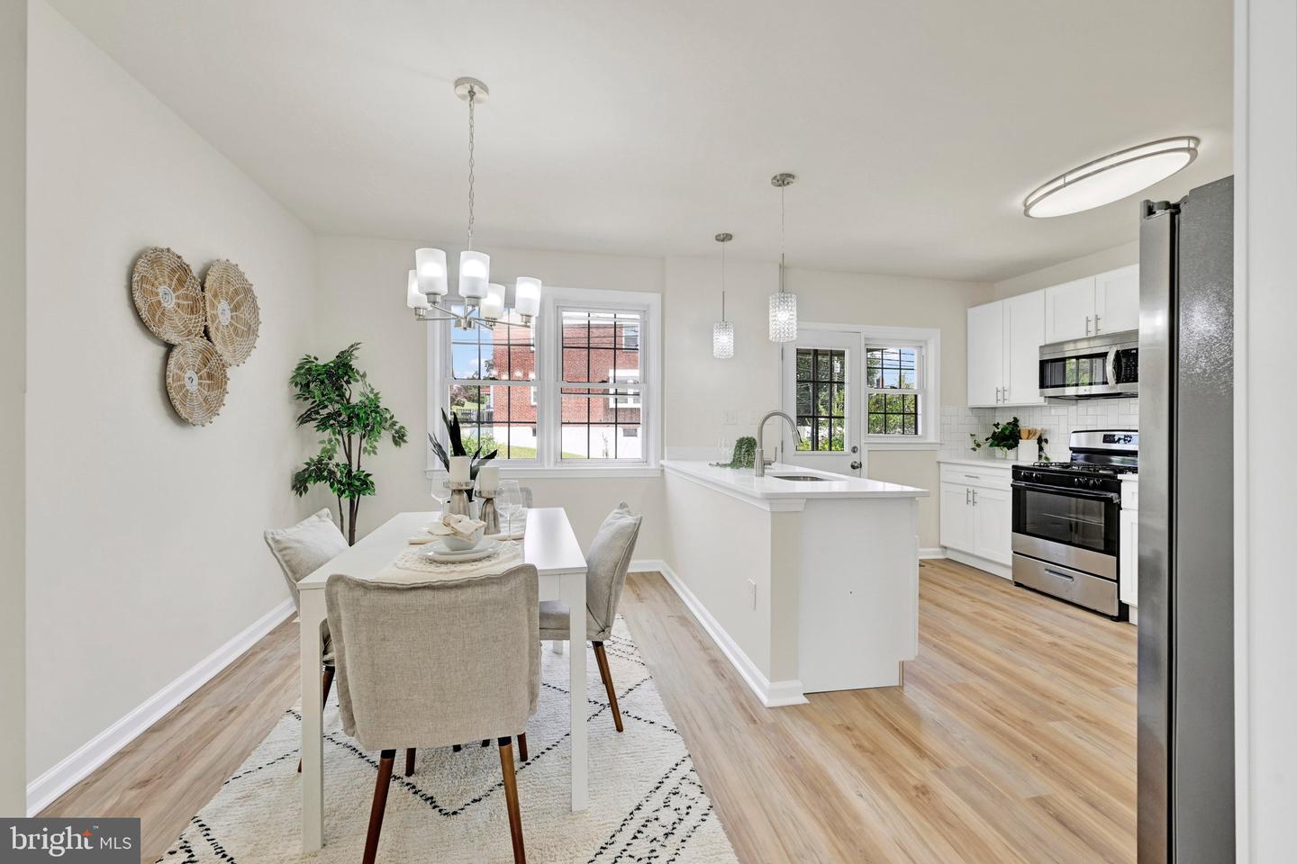 5829 The Alameda Property Photo 7