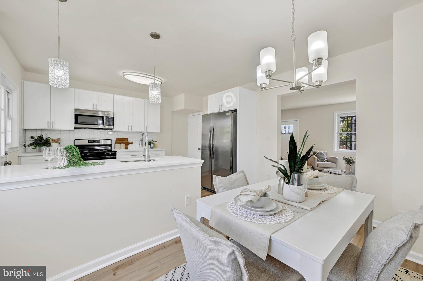 5829 The Alameda Property Photo 8